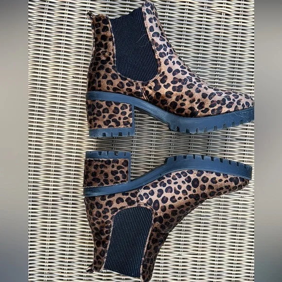 Beautiful leopard print wedge boot - Picture 2 of 5